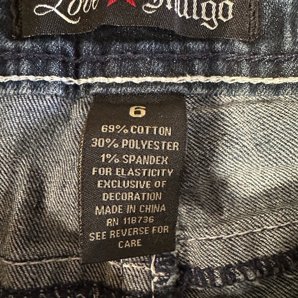 Women's‎ Denim Shorts with Embroidered Pockets - Picture 10 of 11